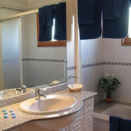 Vila Puerto Del Carmen Sleeps 6 Pool Wifi T691347 Puerto del Carmen (Lanzarote)